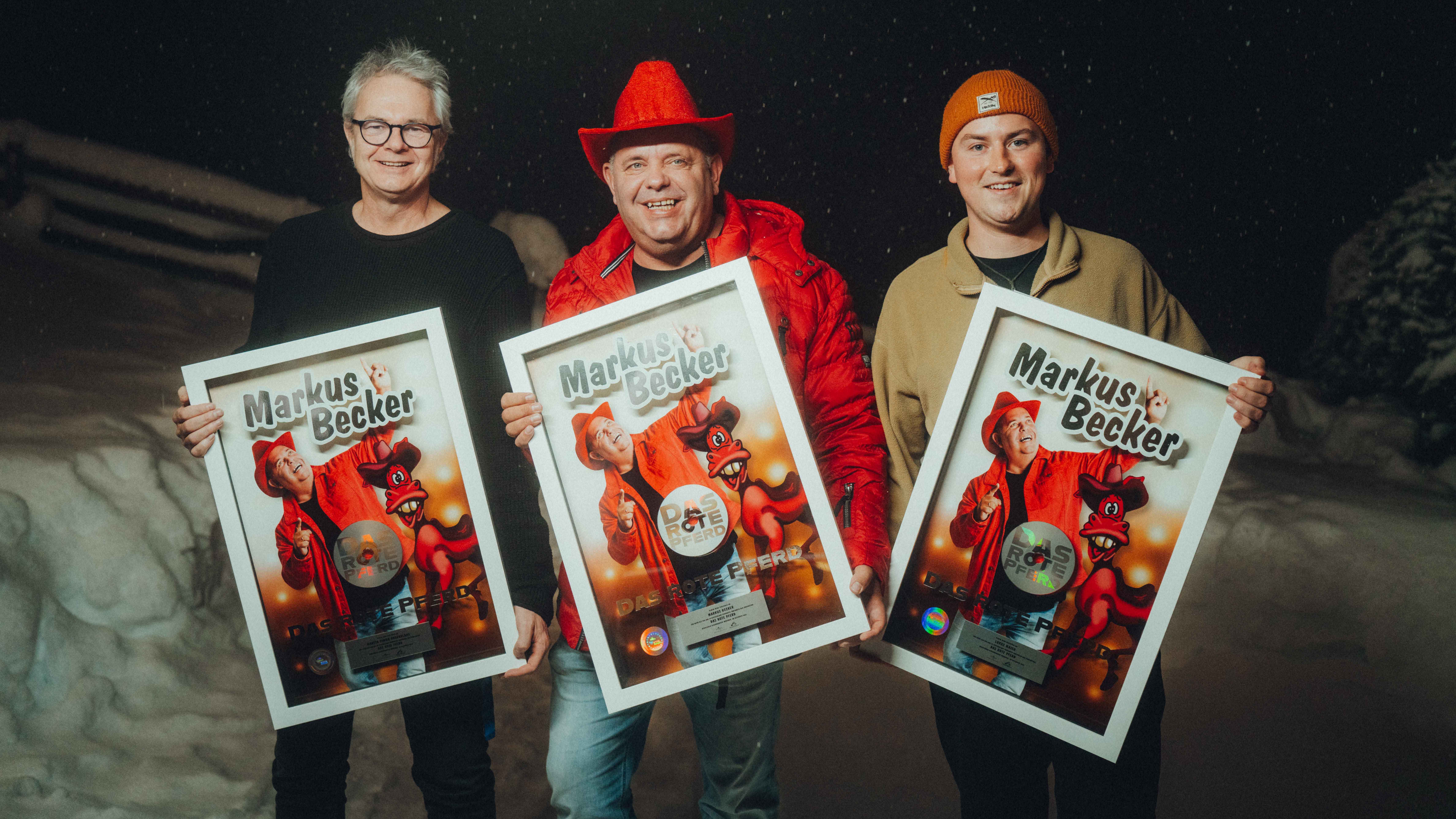 Bei der Verleihung (von links): Martin Simma (Rosenklang), Markus Becker und Lukas Maier (Rosenklang).