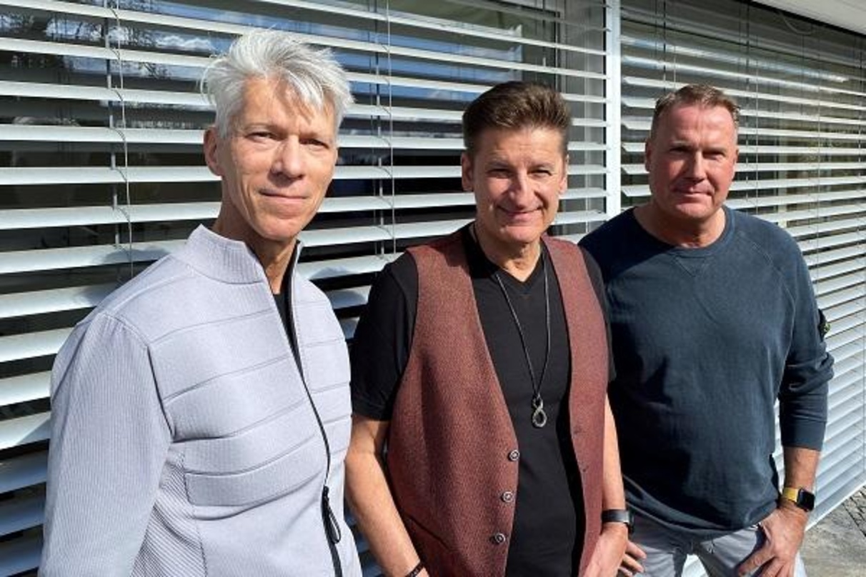 Wollen langfristig miteinander arbeiten (von links): Götz v. Sydow (Geschäftsführer Management Pur), Pur-Sänger Hartmut Engler und Dirk Becker (Geschäftsführer Dirk Becker Entertainment)