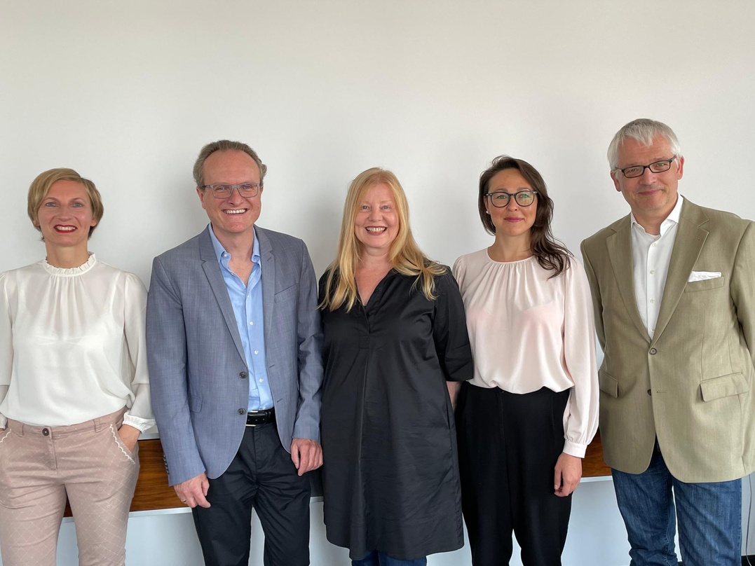 Ziehen Zwischenbilanz (von links): Janet Oelschläger, Erwin Stürzer, Maria Walburga Stürzer, Alla Borisova und Frank Wienands (alle Naxos)
