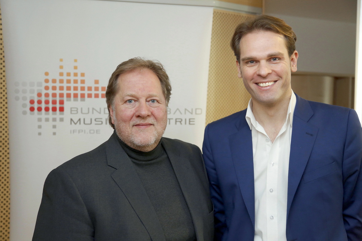 Stellen ihre Regierungserklärung für die zweite Hälfte des Jahres 2016 vor: Dieter Gorny (links) und Florian Drücke vom Bundesverband Musikindustrie