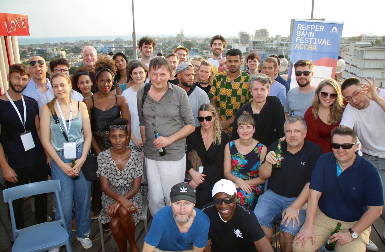 Auf Afrika-Reise: die Reeperbahn-Delegierten um Detlef Schwarte (mittlere Reihe, 3. von rechts)