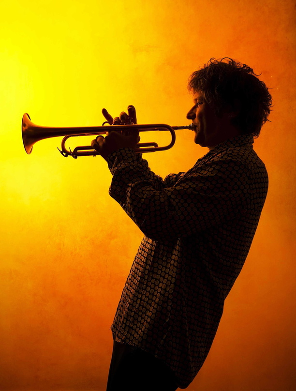 Tritt bei der jazzahead! mit seiner Band Oliver's Cinema auf: Trompeter Eric Vloeimanns