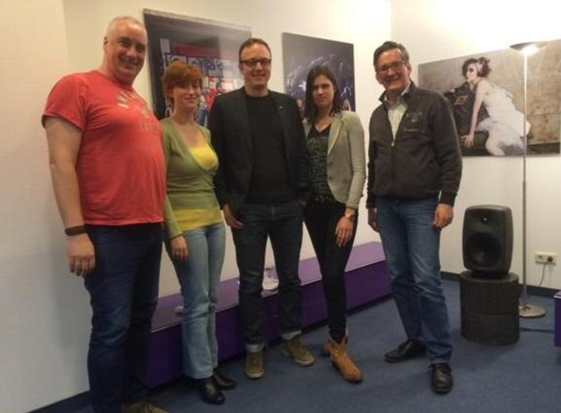 Besiegelten die neue Zusammenarbeit (von links): Andrew Campbell (Inhaber Steam Music, Fabienne Rudolph (Imagem), Stefan Schurter (Managing Director Deepdive), Anastasia Schöck (Senior Man...