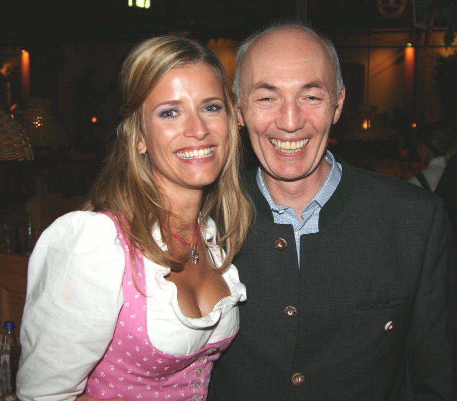 Perfekte Gastgeber auf der Wiesn: Gottfried Zmeck mit der Moderatorin und Sängerin Sonja Weissensteiner