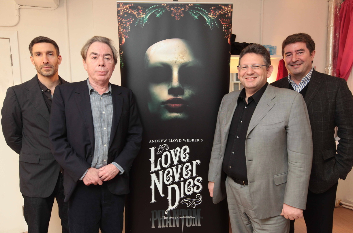 Besiegelten den Pakt (v.l.n.r.): David Joseph (Chairman & CEO Universal Music UK), Andrew Lloyd Webber, Lucian Grainge (Chairman & CEO Universal Music Group International), Jean-François C...
