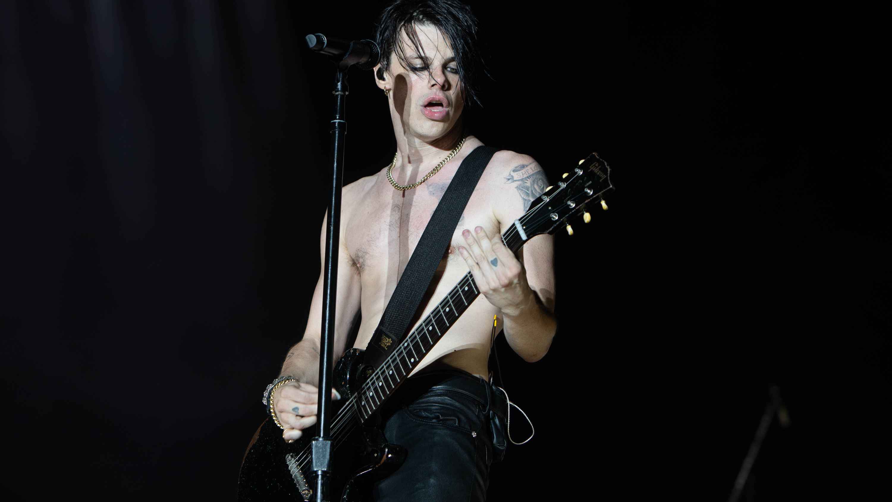 3f635c99 c252 4d44 a161 c1ac18094dbb Sein Album "Idols" verhilft Universal Music auch in dieser Woche zu einem guten Abschneiden: Yungblud, hier beim National Bowl in Milton Keynes am 21. Juni 2025.