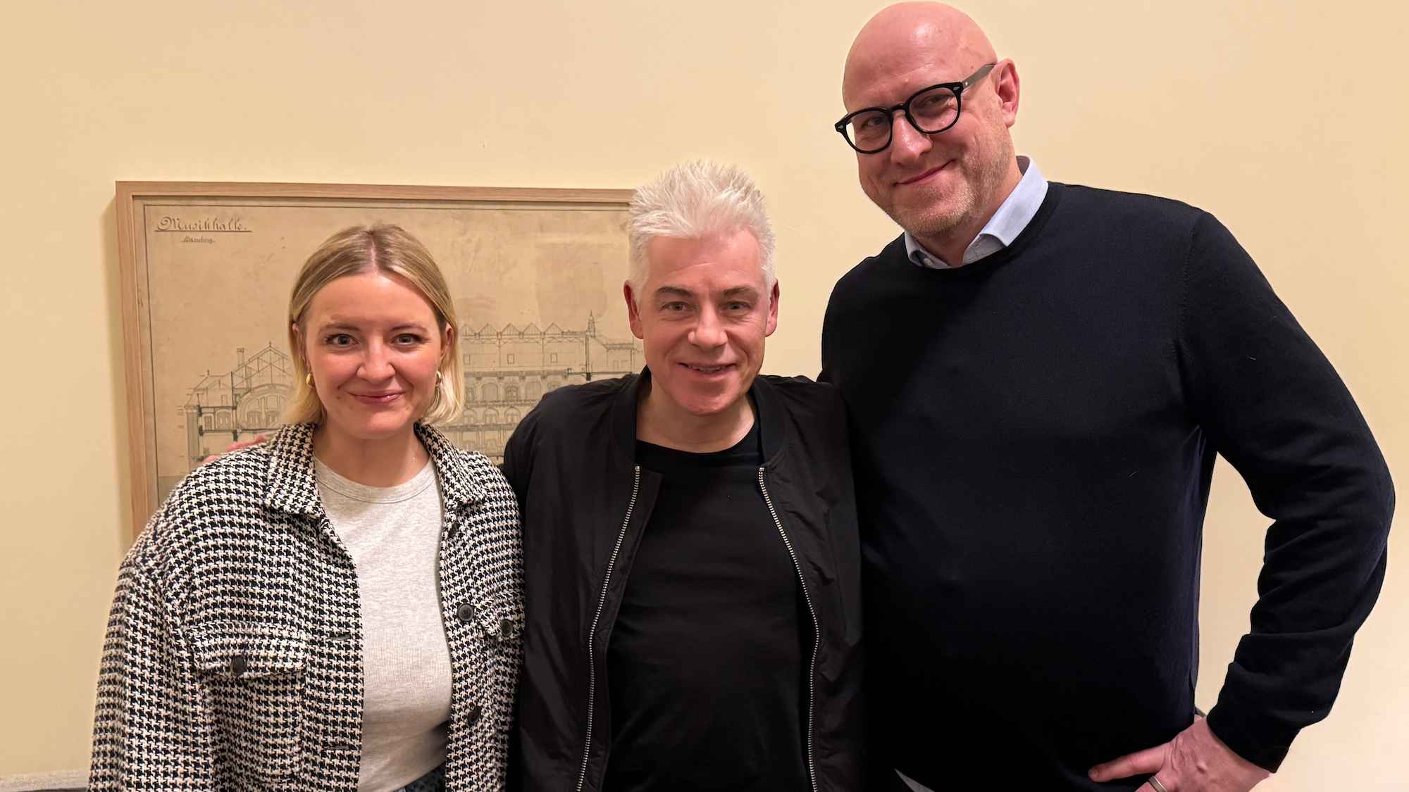 Bündeln ihre Kräfte (von links): Lara Aupke (Banijay Germany Live ), Michael Mittermeier und Manager Heiko Neumann.