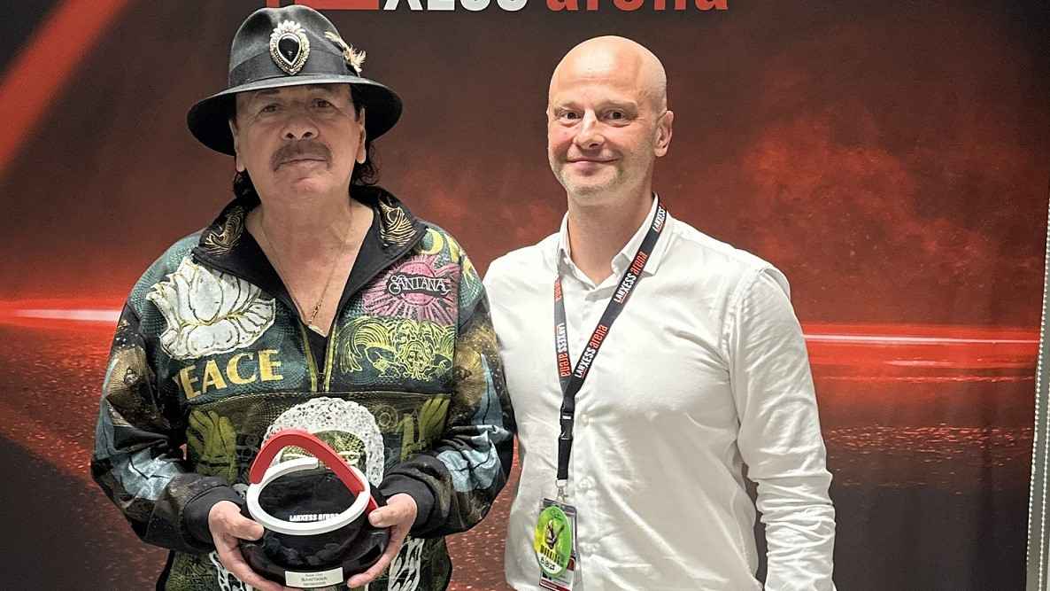 Vor der großen Show: Carlos Santana (links) und Tomasz Grenke (Leiter Kommunikation und Business Development Sport Lanxess Arena)