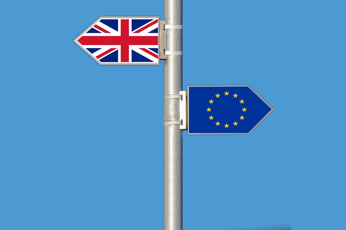 3fb19f7bfe1fc959960df0556bf24f6c4ad4eb6fff660e4d8784e30481af02d2 Weichenstellung in Richtung Kontinentaleuropa: britische Acts sollen nun doch einfacher innnerhalb der EU auf Tour gehen können