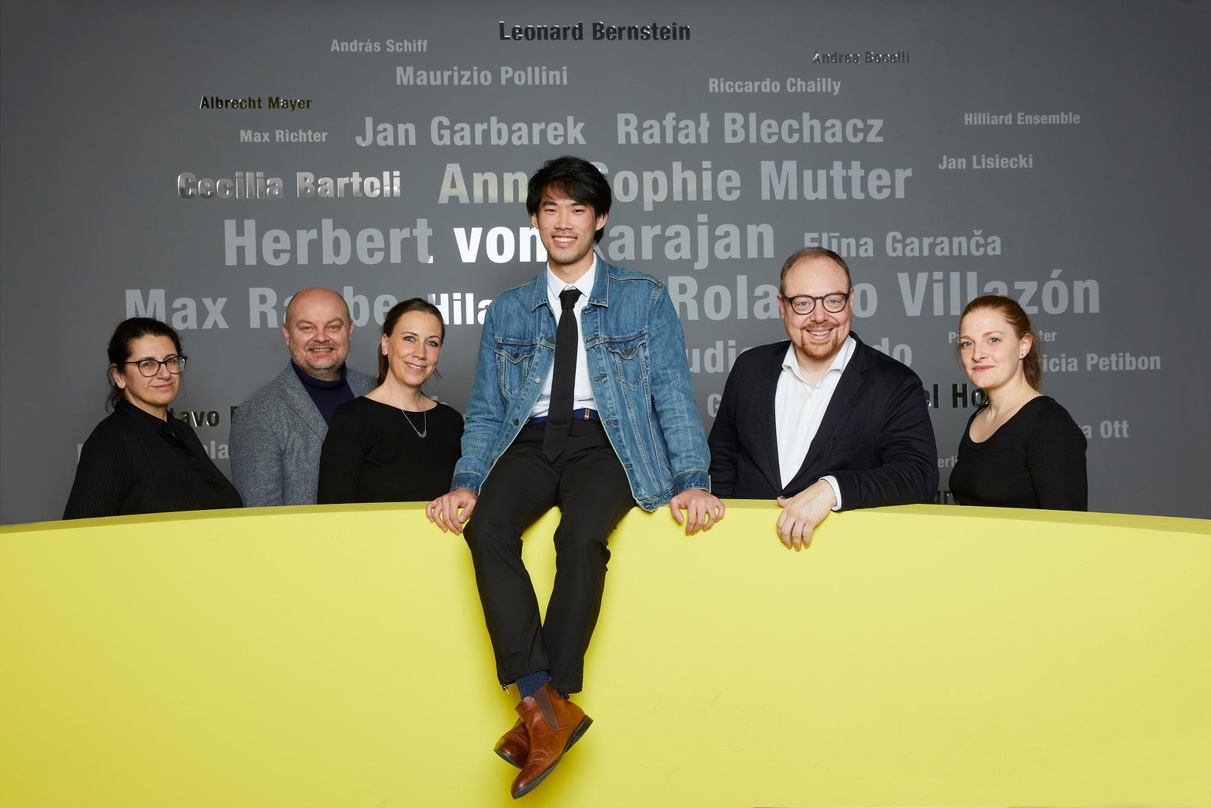 Trafen sich am Weltklaviertag zum Vertragsschluss (von links): Kleo Sofroniou (General Manager Classics Deutsche Grammophon), Gregor Kotow( Liu Kotow International Management und Promotion...