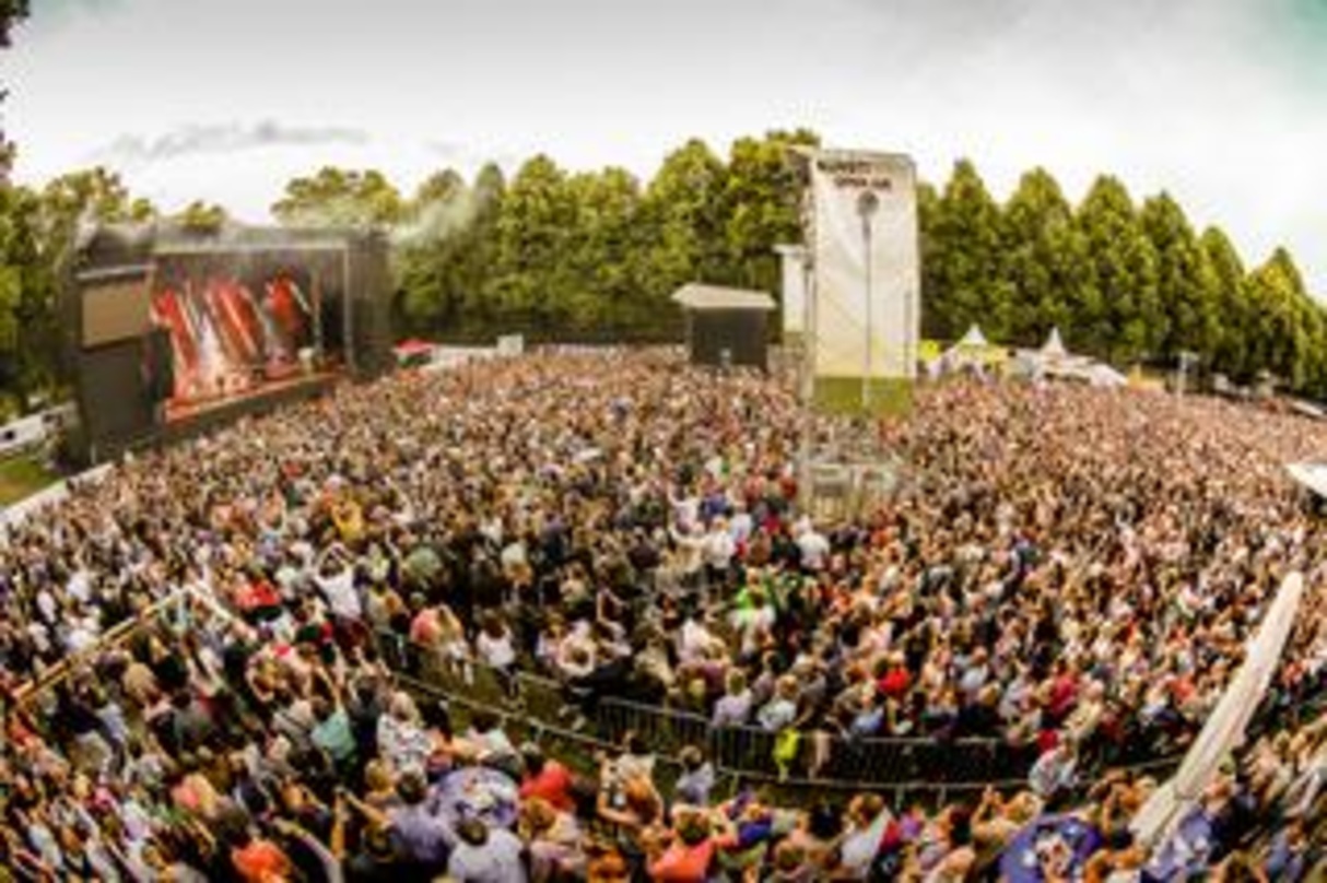 Bietet in diesem Jahr an 14 Abenden Livemusik: der Bonner Kunst!Rasen