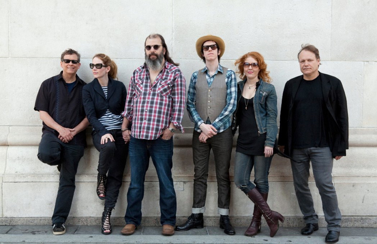 Im Herbst in Hamburg zu erleben: Steve Earle (3.v.l.) und seine Dukes (and Duchesses)
