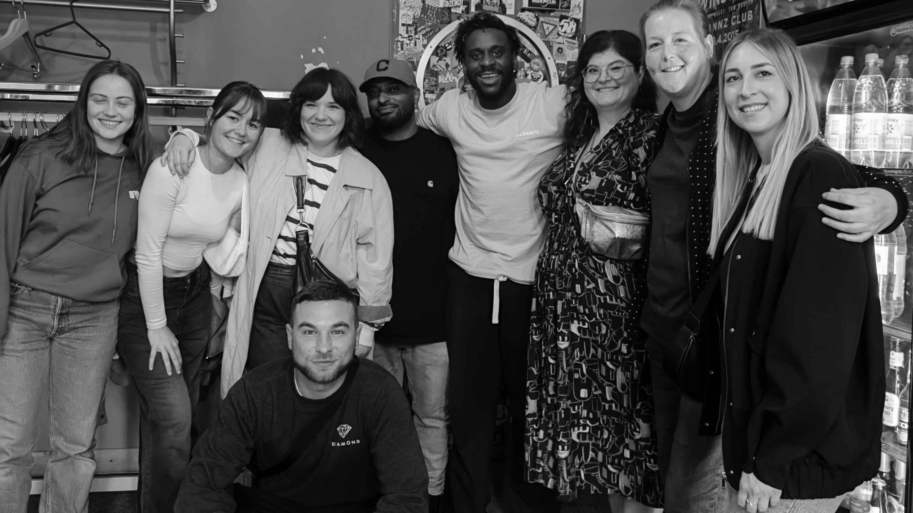 Trafen sich jüngst beim ausverkauften Berlin-Gig von Myles Smith (von links): Hanna Wendt, Désirée Seeger (beide Praktikantinnen RCA & Gold League), Mandy Endres (Senior Audience Manager R...