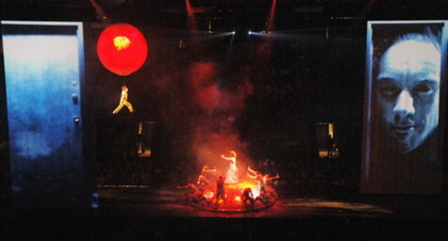 Bildgewaltige Arena-Show: {mlorigin.7334."Delirium"|U|E}
