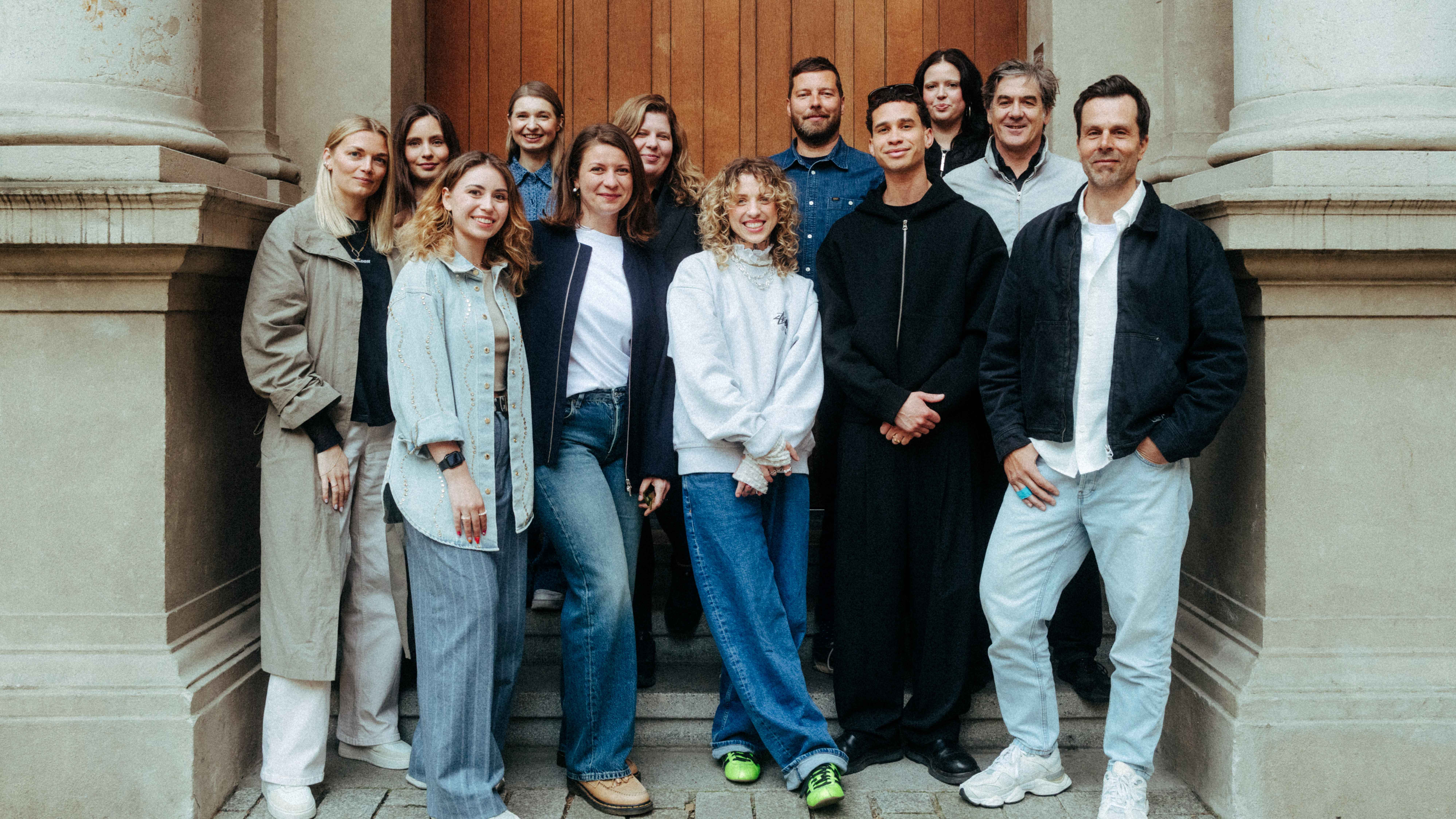 Machen gemeinsame Sache (von links): Maditha Nietfeld, Lena Stiete (beide Management jolle/IDeeDialog), Sophia Wehner (A&R Coordination), Charlotte Ehrenwert (Senior Product Manager, beide...