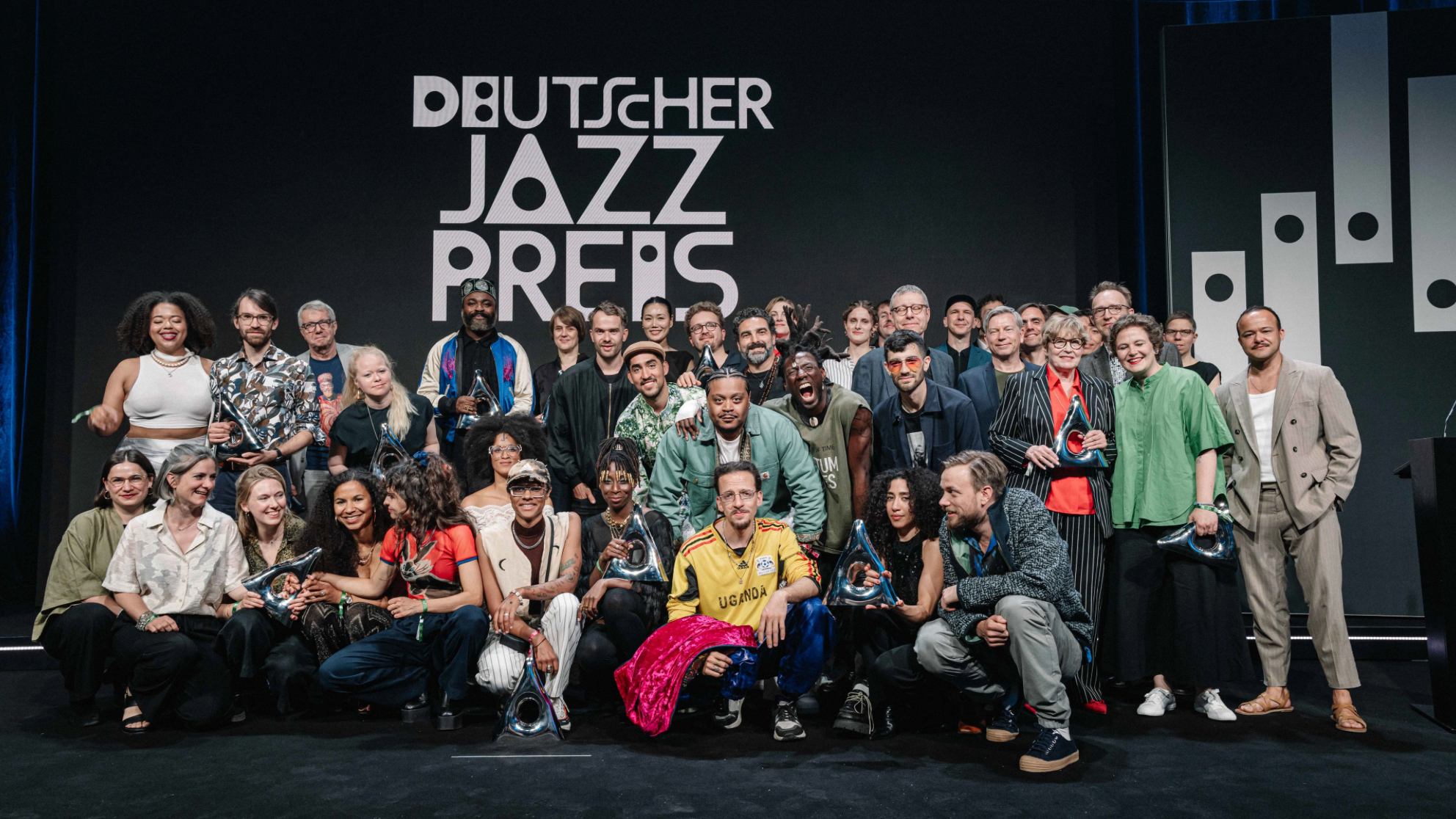 2025 noch in Köln, 2026 nun in Bremen: die Sieger:innen bei der bislang noch jüngsten Verleihung des Deutschen Jazzpreises.