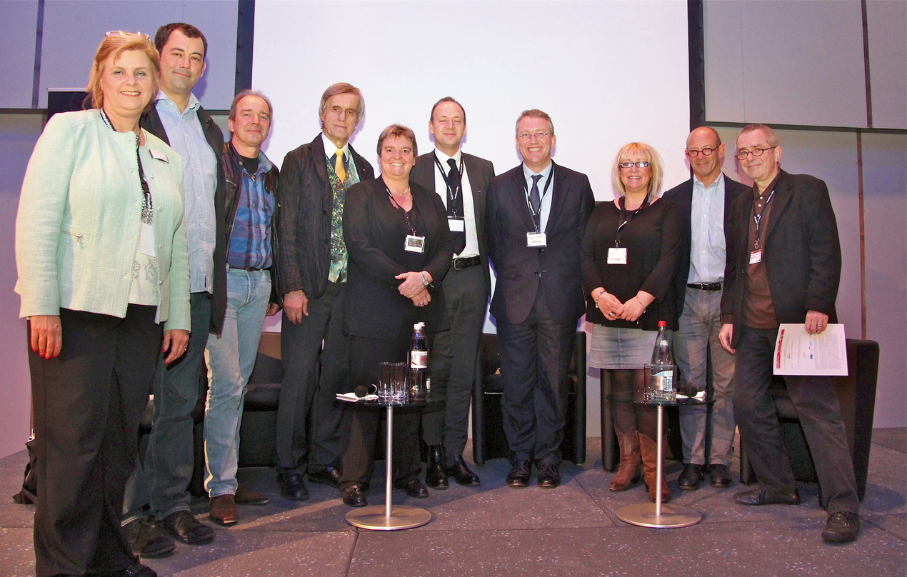 Erstmals kam es in Frankfurt zum Spitzentreffen der
internationalen Verbände (von links): Gastgeberin Cordelia von Gymnich (Messe
Frankfurt), Jake Beaumont Nesbit (IMMF), Volker May (IMUC)...