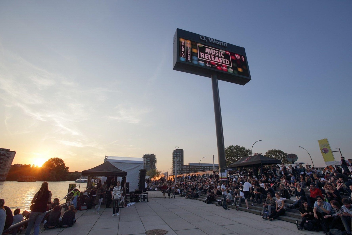 Lockte an zwei Tagen der Berlin Music Week rund 5000 Zuschauer an: Die Hauptbühne von "First We Take The Streets" am Spreeufer