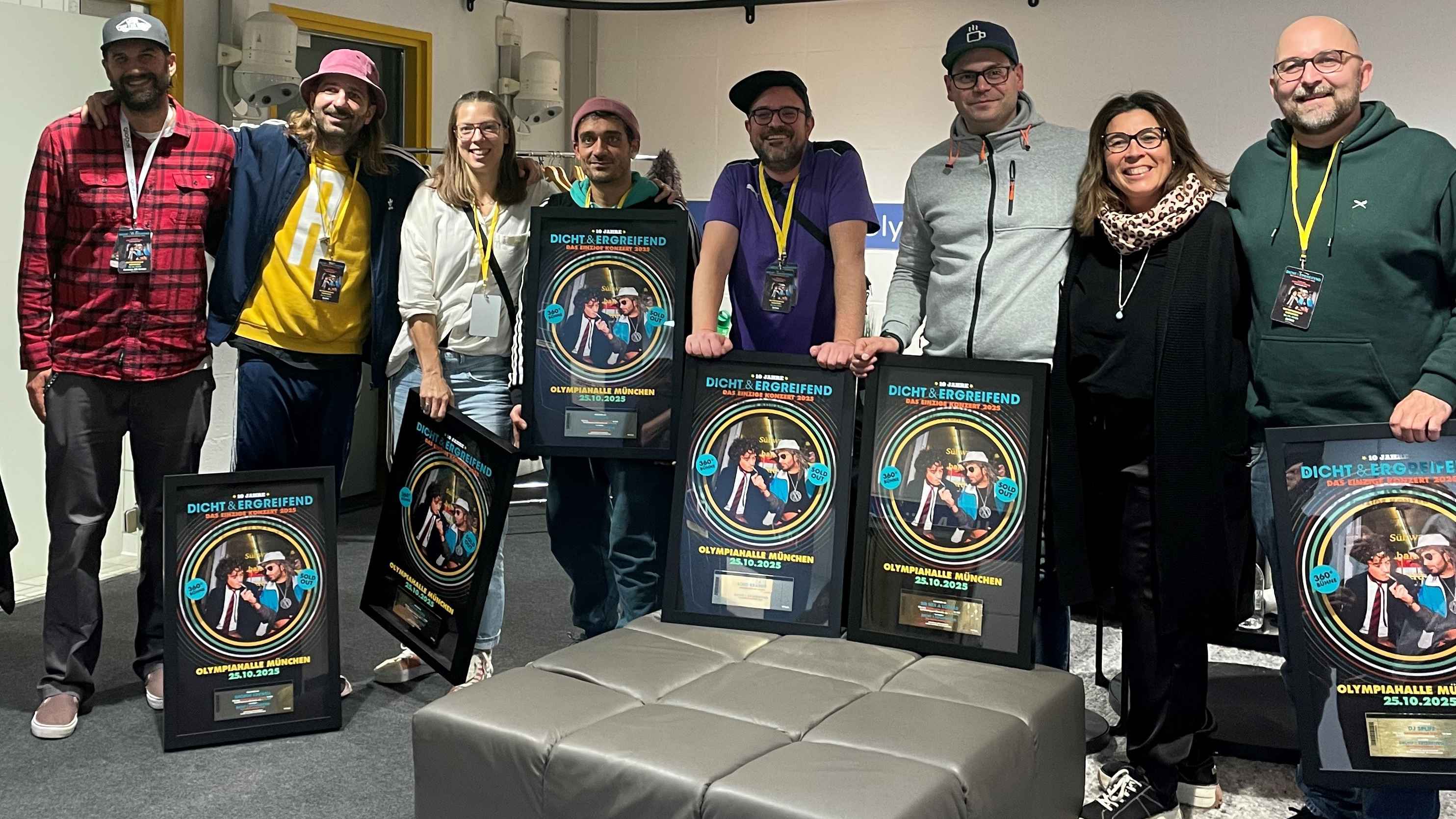 Bei der Verleihung in der Olympiahalle (von links): Oliver Westner (Global Concerts), Michael Huber alias George Urkwell, Jutta Keeß alias Goldie Horn, Fabian Frischmann alias Lef Dutti (a...