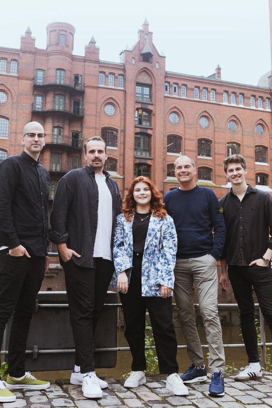 Bei ihrer Zusammenkunft in Hamburg (von links): Felix Brouwer, Felix Volk, Loi, Marcus Friedheim und Philipp Lampe