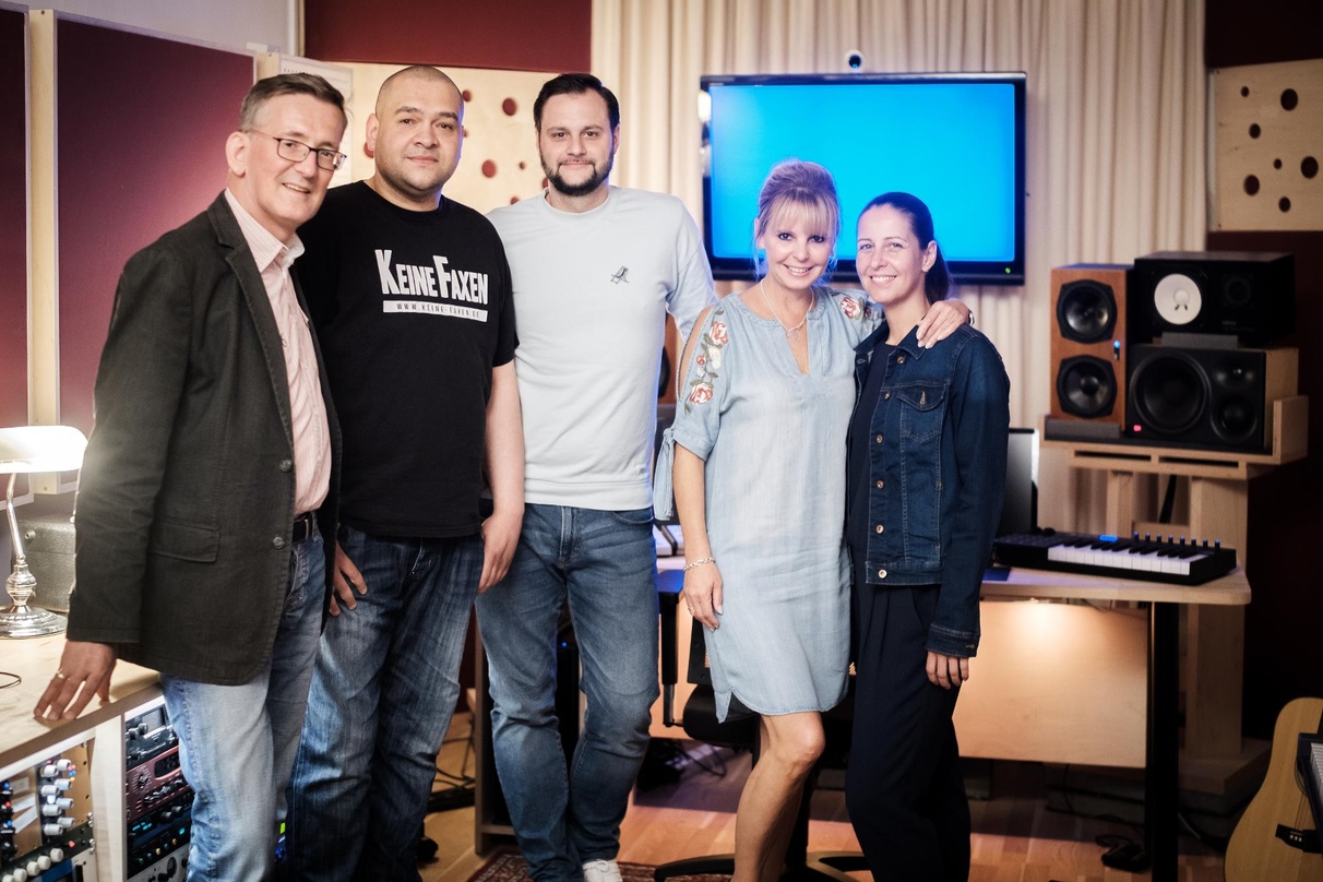 Freuen sich auf die künftige Zusammenarbeit (von links): Jens-Markus Wegener (Meisel), Jim Szkuta, Sebastian Metzner, Kirsten Meisel und Ina Wiens (beide Meisel)