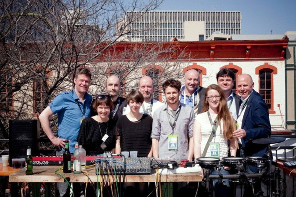 Trafen auf der SXSW 2011 zum Wunderbar-Lunch (hinten, v.l.n.r.): Alexander Schulz, Tilo Berger, Ralph Christoph, Oliver Mahrdt, Markus Weichert und Mike Heisel sowie (vorn, v.l.n.r.) Nadin...