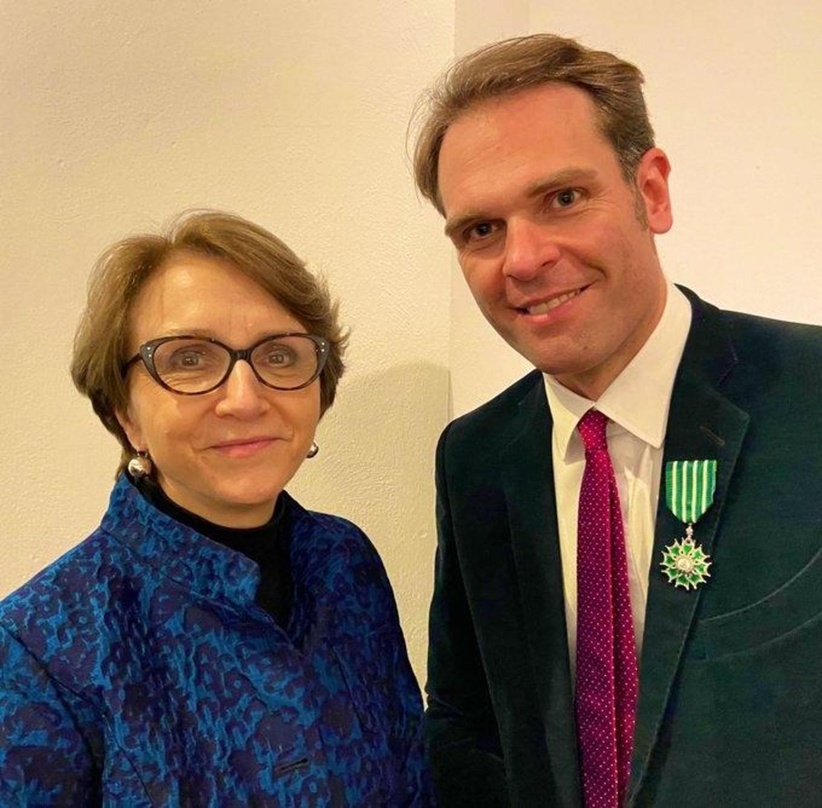 Bringen die Kulturkonferenz des BVMI noch einmal in die Französischen Botschaft: Anne-Marie Descôtes, die französische Botschafterin in Deutschland, mit dem im Herbst 2021 frisch als Ritte...