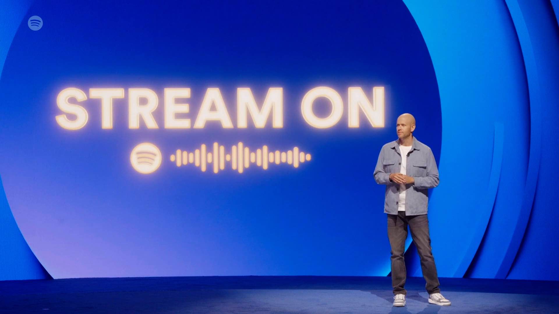 Verspricht einen stärkeren Fokus auf Monetarisierung und Effizienz, was bei den Investoren offenbar gut ankam: Spotify-CEO Daniel Ek, hier bei einer Präsentation im Frühjahr 2023.