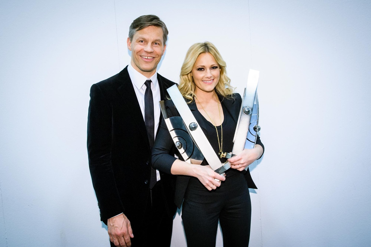 In Feierlaune: Frank Briegmann und Helene Fischer mit ihren vier Echos