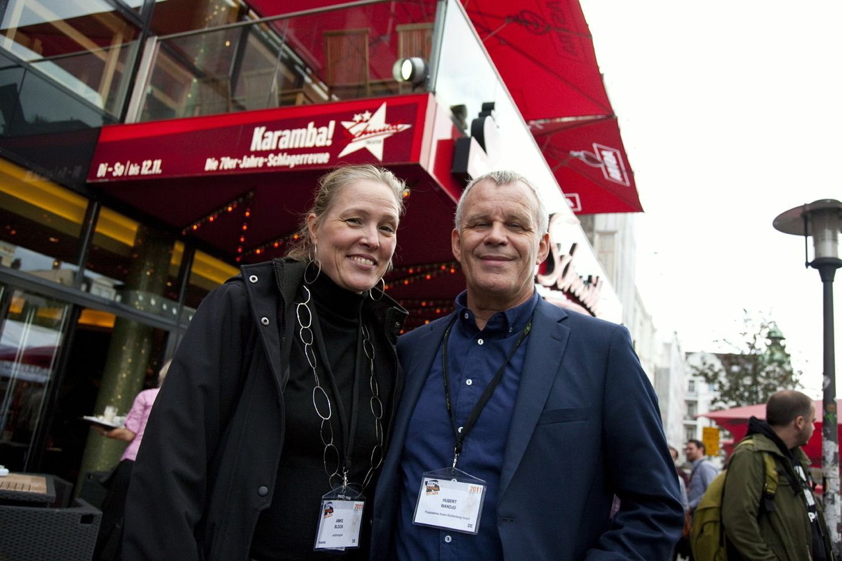 Stellen den neuen Leitfaden "Online Künstler Promotion" vor: Amke Block und Hubert Wandjo auf dem Reeperbahn Campus 2011
