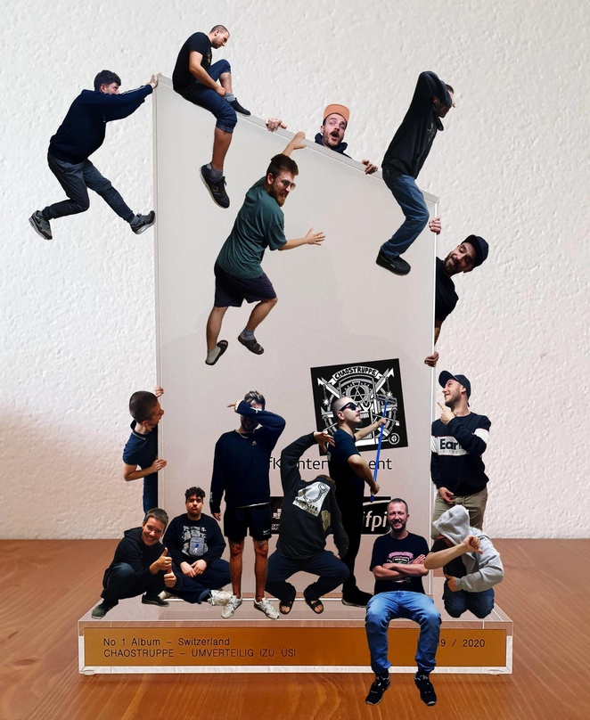 Mit ihrem Nummer 1 Award: Chaostruppe