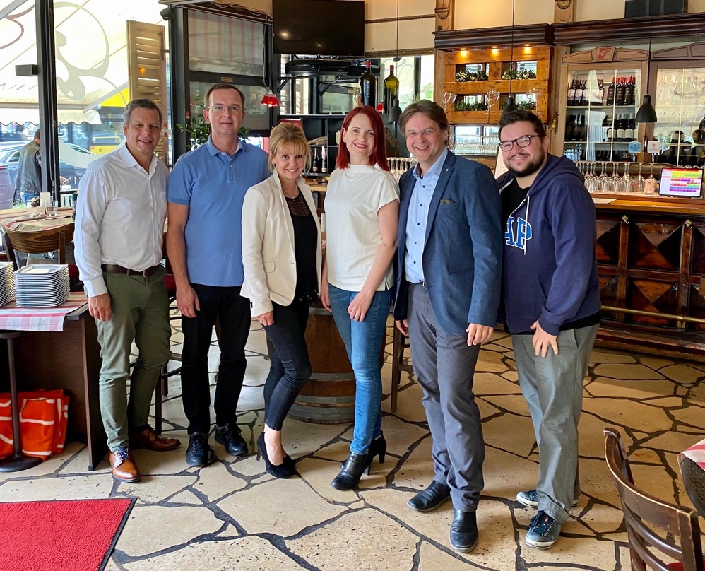 Bilden das Team von Lucille-Meisel (von links): Ken Otremba (Gesellschafter), Frank Lücke (CFO), Kirsten Meisel (Geschäftsführerin), Kathleen Herrmann (Prokuristin), Marcus Zander (A&R), M...