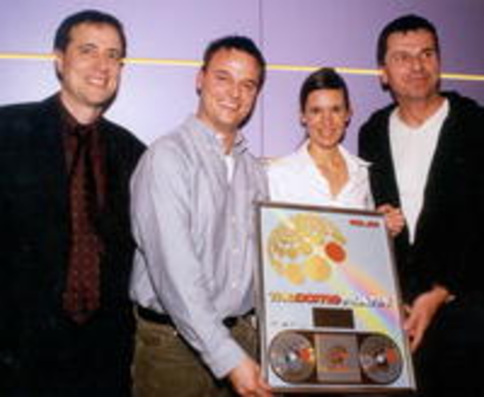 Feierten die Erfolge (v.l.n.r.): Dr. Conrad Heberling (Marketingleitung RTL II), Järkel (MD BMG Ariola Media), Catherine Mühlemann (Geschäftsführerin MTV) und RTL-II-Chef Andorfer