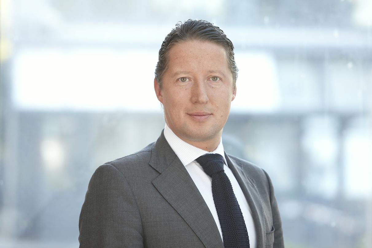 Holt Joe Hugger als Partner für Bunte Star Booking an Bord: Hans Fink