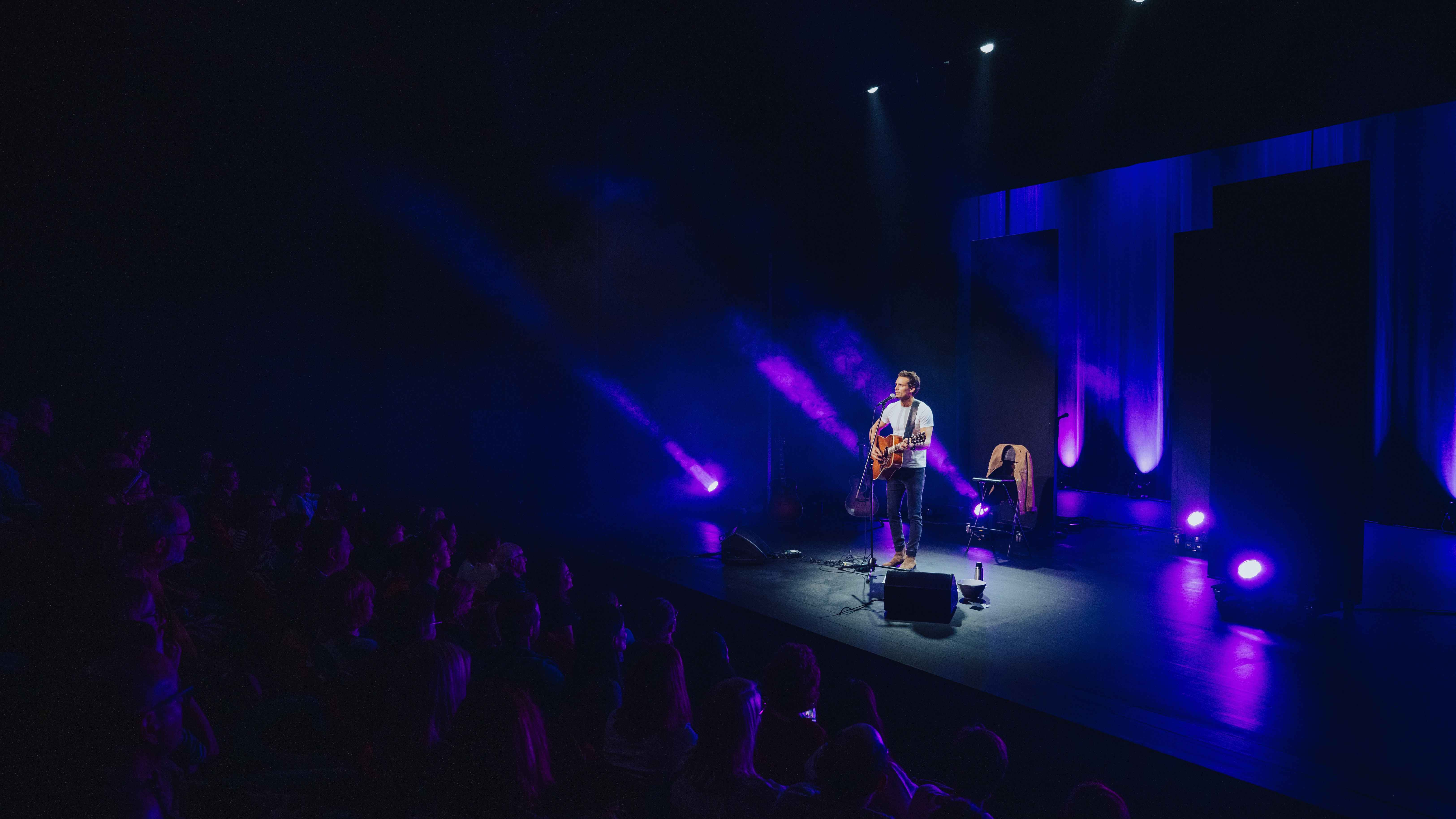 Steuert einen Teil des musikalischen Programms bei den Swiss Music Awards bei: Bastian Baker.
