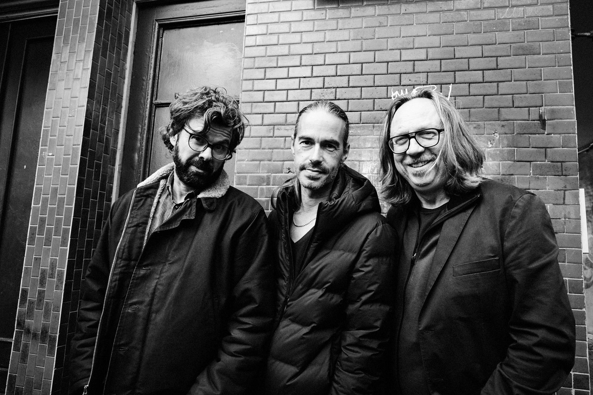 Arbeiten nun auch im Verlagsbereich zusammen (von links): Oliver Kolb, Christian Neander und Carol von Rautenkranz