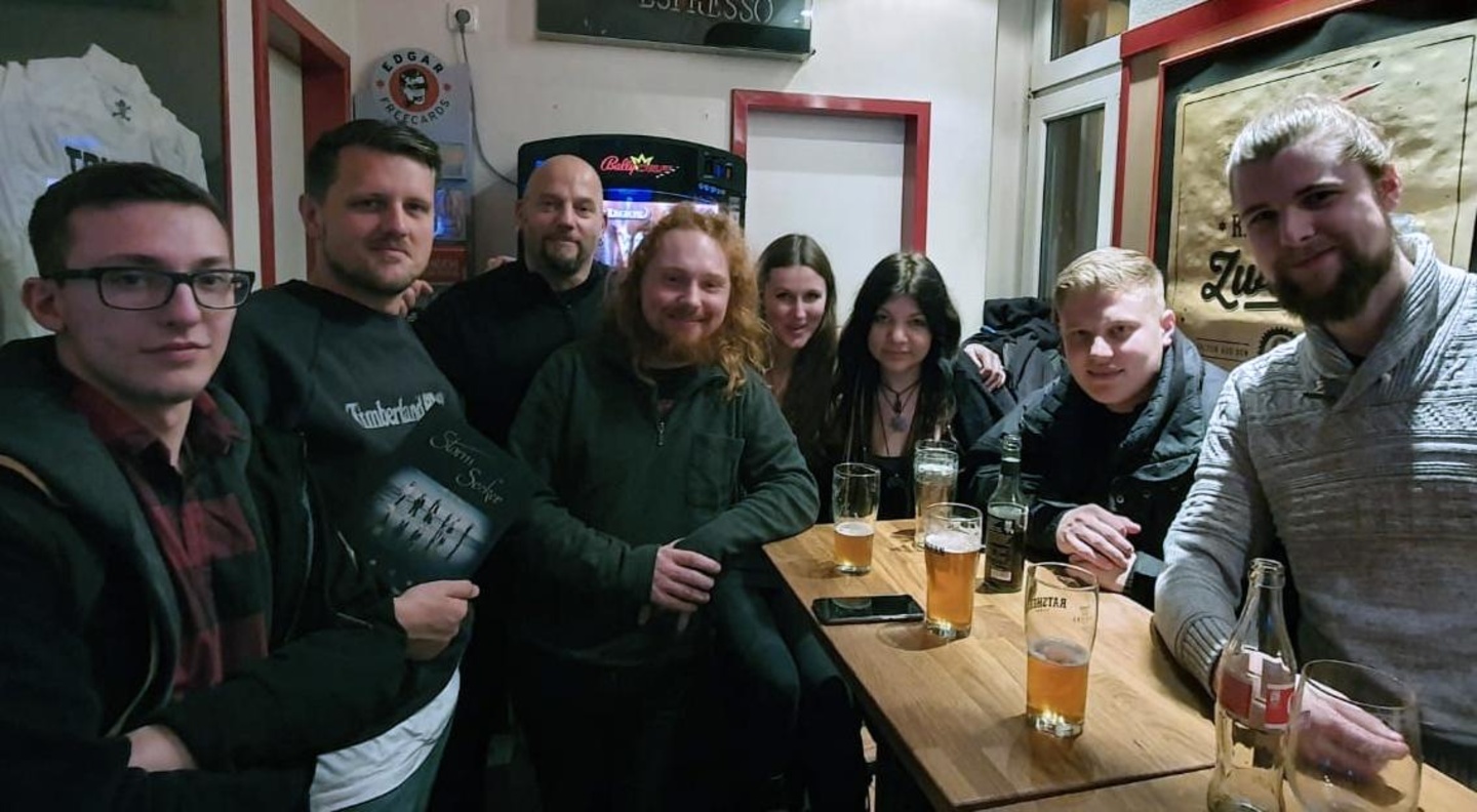 Trafen sich noch in Vor-Corona-Zeiten für ein gemeinsames Foto (von links): Konrad Rogala (Booking Assistant NoCut), Torben Bortz (General Manager NoCut), Kalle Engler (CEO NoCut), Tim, Fa...
