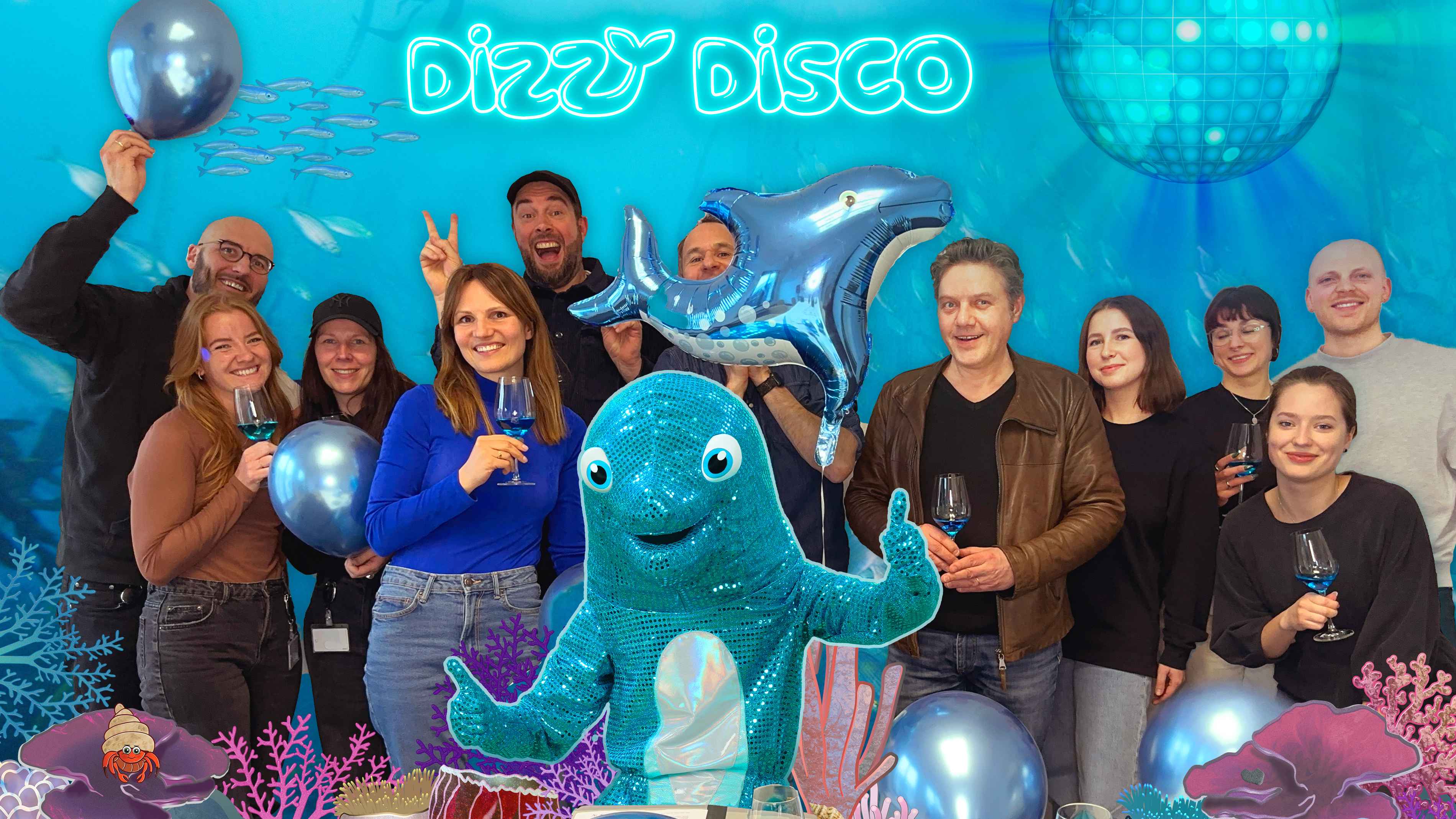 Tauchen bald gemeinsam in die Discowelt ab (von links): Jakob Paur (Digital Media Manager), Stefanie Döring (Junior Manager Digital Media), Lisa Pohlmann (Senior Project Manager Controllin...