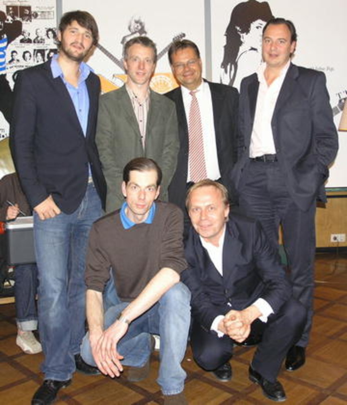 Die Väter der Diskothek (hinten, v.l.n.r.): Oehmke, von Löhneysen, Dirk Rumberg und Klaus Füreder (beide SZ Neue Produkte) sowie (vorn, v.l.n.r.): Johannes Waechter und Rudolf Spindler