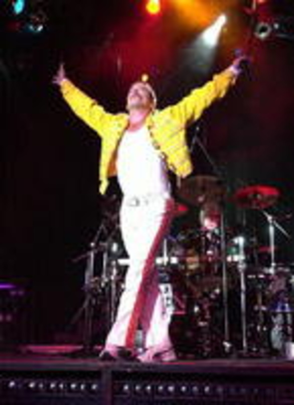 Nahe am Original: Craig Pesco als Freddy Mercury