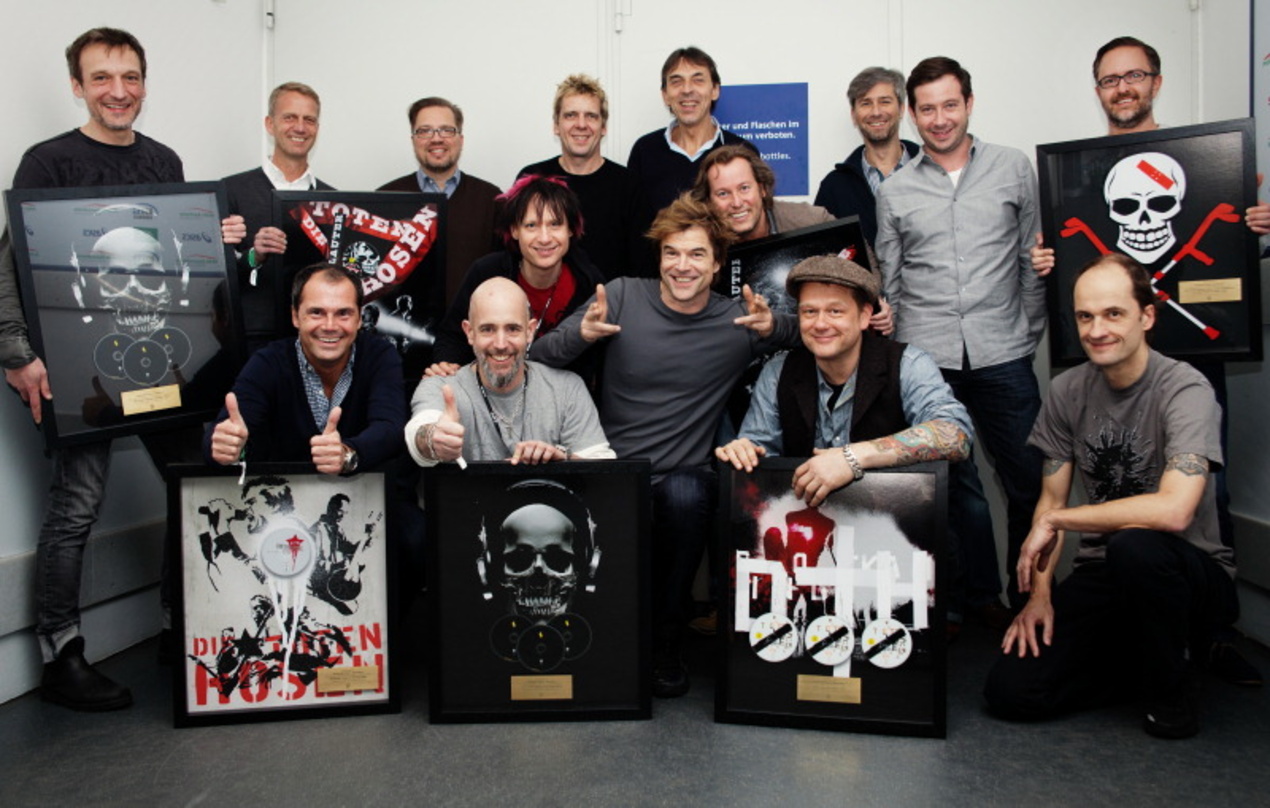 Setzen die erfolgreiche Partnerschaft fort: die Toten Hosen und ihre Teams von JKP und Warner Music