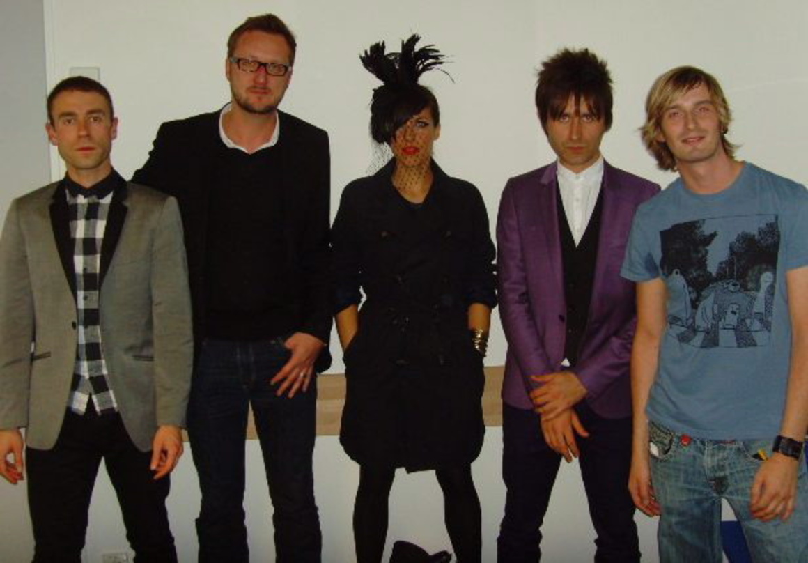 Trafen sich in Hamburg (v.l.n.r.): Johnny Blake (Zoot Woman), Jens Thee, Jasmin O'Meara, Adam Blake (beide Zoot Woman) und Ingo Guhlke (Verantwortlicher In-Store-Veranstaltungen)