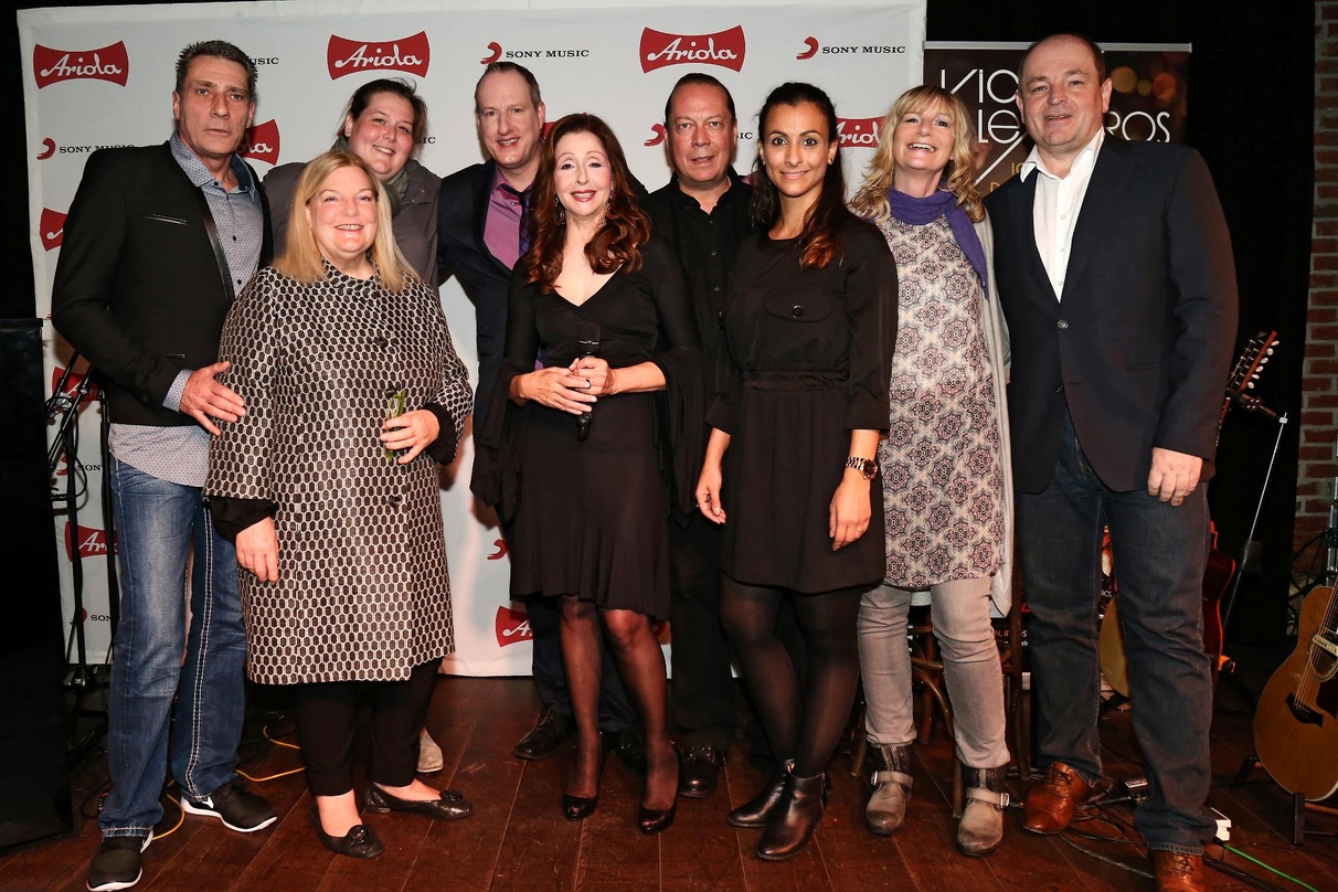 Vor dem Showcase-Konzert in Hamburg (von links): Guido Kunde (Radiopromotion Nord/West), Judith Coen (TV-Promotion Extern), Susanne Schrader (Produkt Manager AOR-Labelgroup), Andreas Keul ...