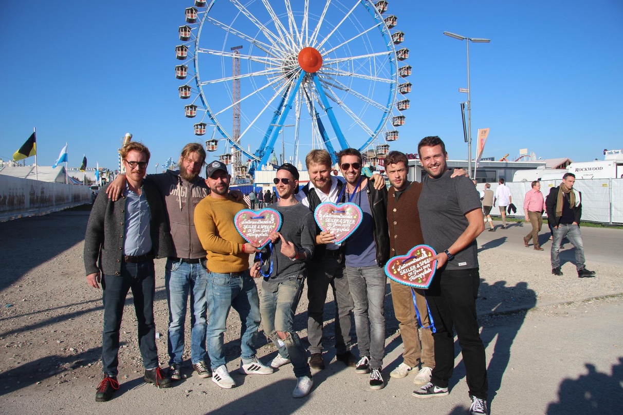 Stellten das Open Air auf dem Königsplatz vor: Seiler & Speer, Stefan Dettl und die Musiker von LaBrassBanda und Stefan Seidl (rechts, Projektleitung Global Concerts)