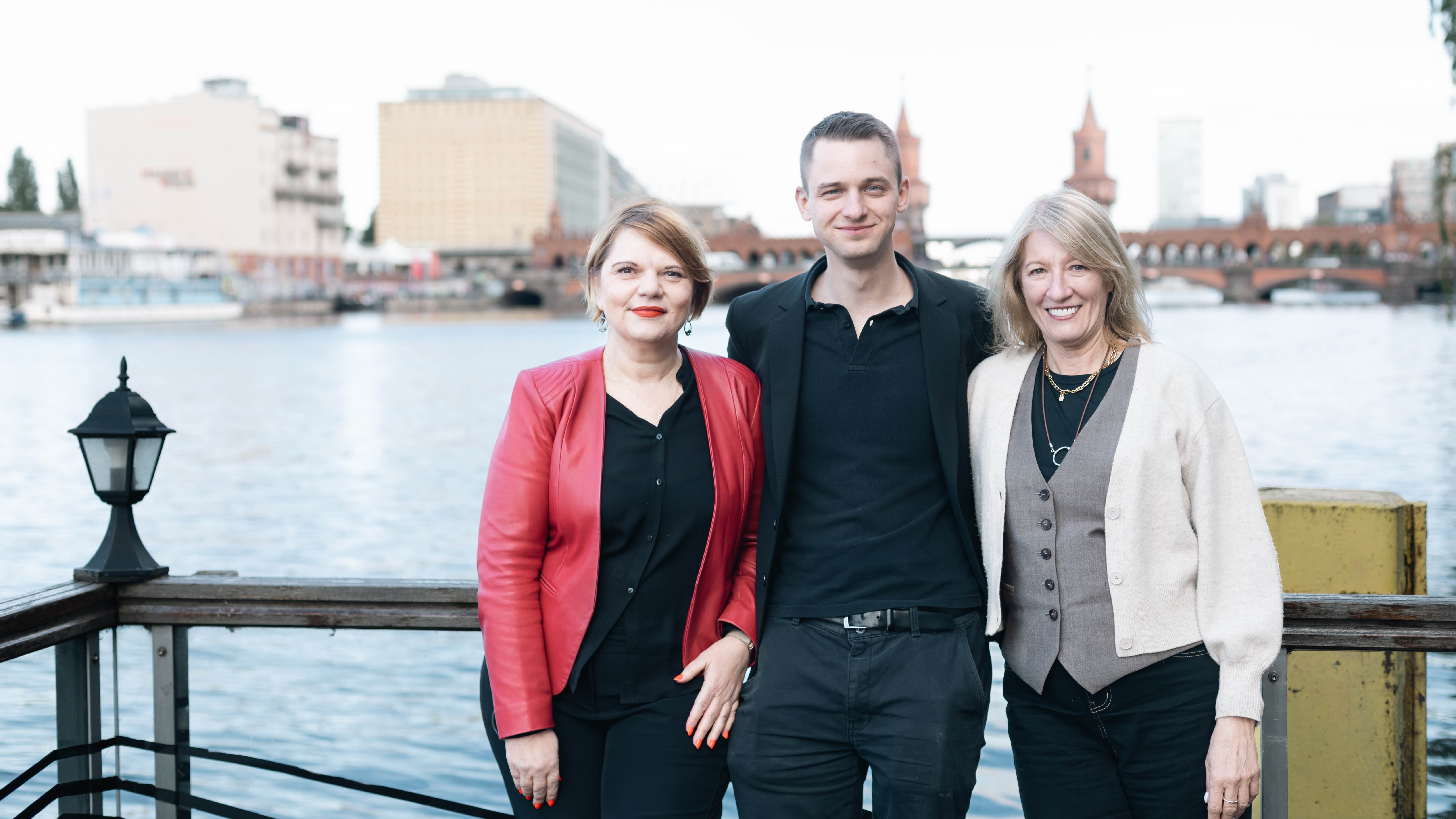 47671041 d1b7 42c3 9cd1 5da8671dbfd6 Kreatives Team (von links): Tina Funk (Managing Director Concord Music Publishing GSA), Adrian Hillekamp (Director A&R Concord Music Publishing GSA) und Kim Frankiewicz (Executive Vice Pre...