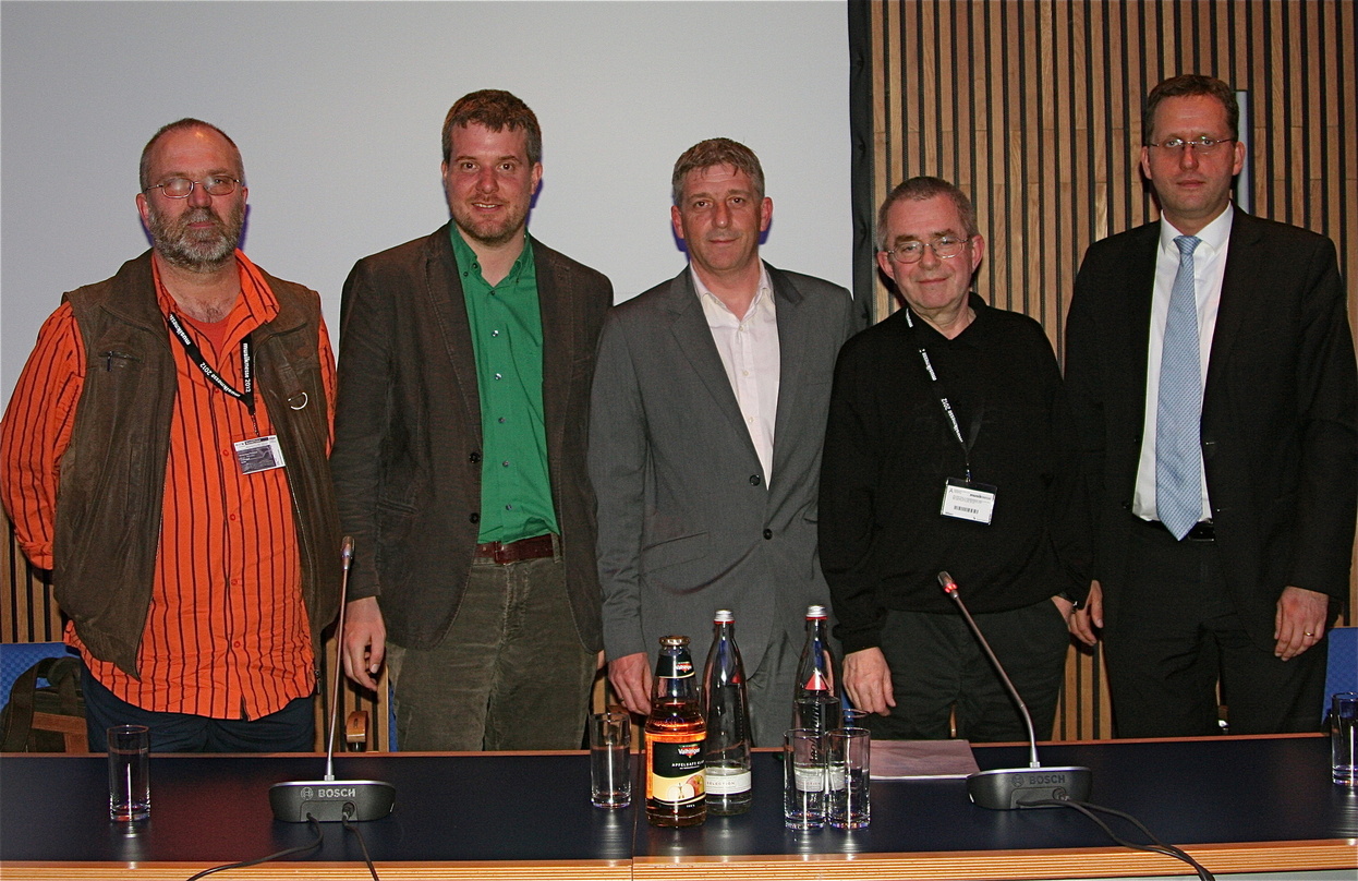 Schon der Streitwert war den Streit wert (von links): Fred-Olaf Neiße, Dieter Janecek, Thomas Flößer, Manfred Gillig-Degrave, Peter Nümann