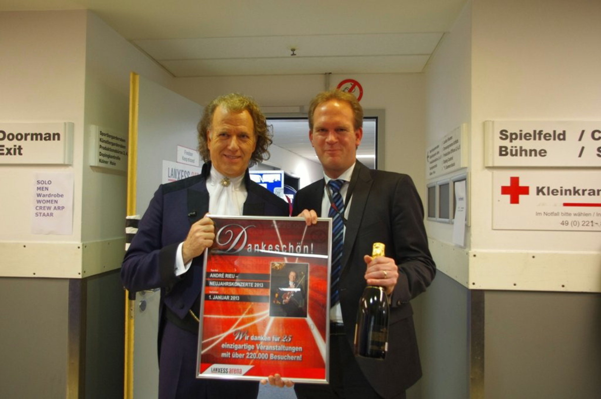 Bei der Preisverleihung: Publikumsmagnet André Rieu (links) und Gratulant Stefan Löcher