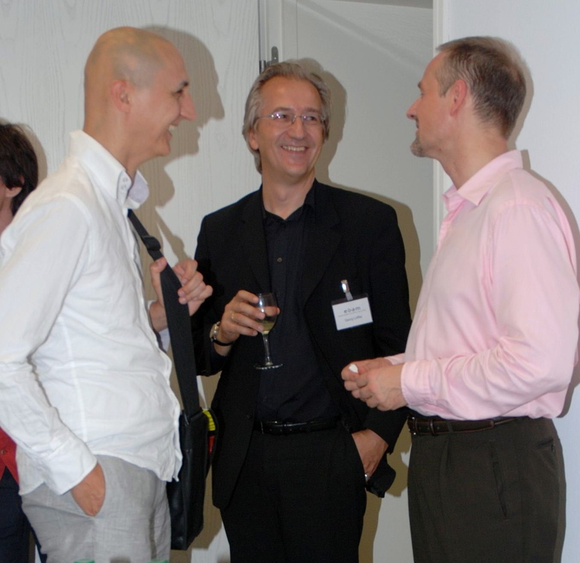 Bei der Eröffnungsfeier im Gespräch: Georg Löffler (M.) mit ebam-Referent Giorgos Kalaitzis (l.), Geschäftsführer der Event-
Kultur- und Stadtmarketingagentur TOPOS Productions, und Michae...
