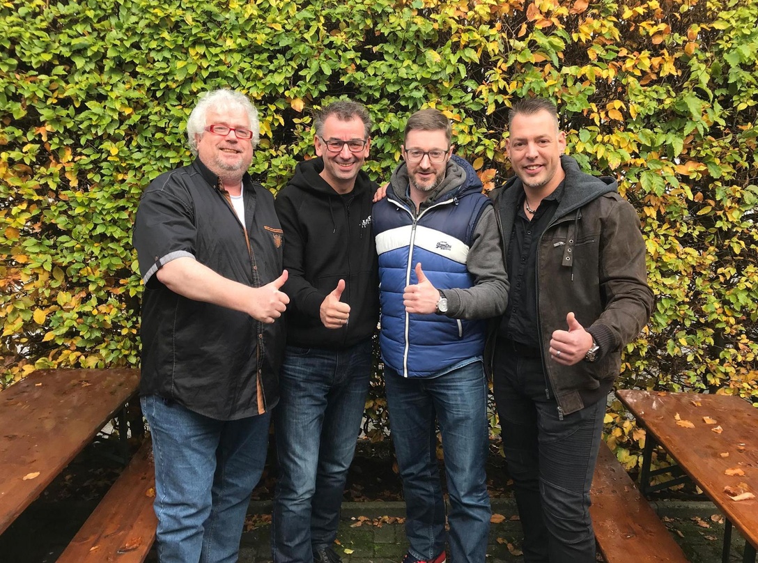 Besiegelten die Zusammenarbeit im herbstlichen Hamburg (von links): Frank Matfelt (Alster Records), Olaf Dombrowski (Alster Records), Michael Wendt (Henssler-Mucke) und Mirko Ruthenberg (A...