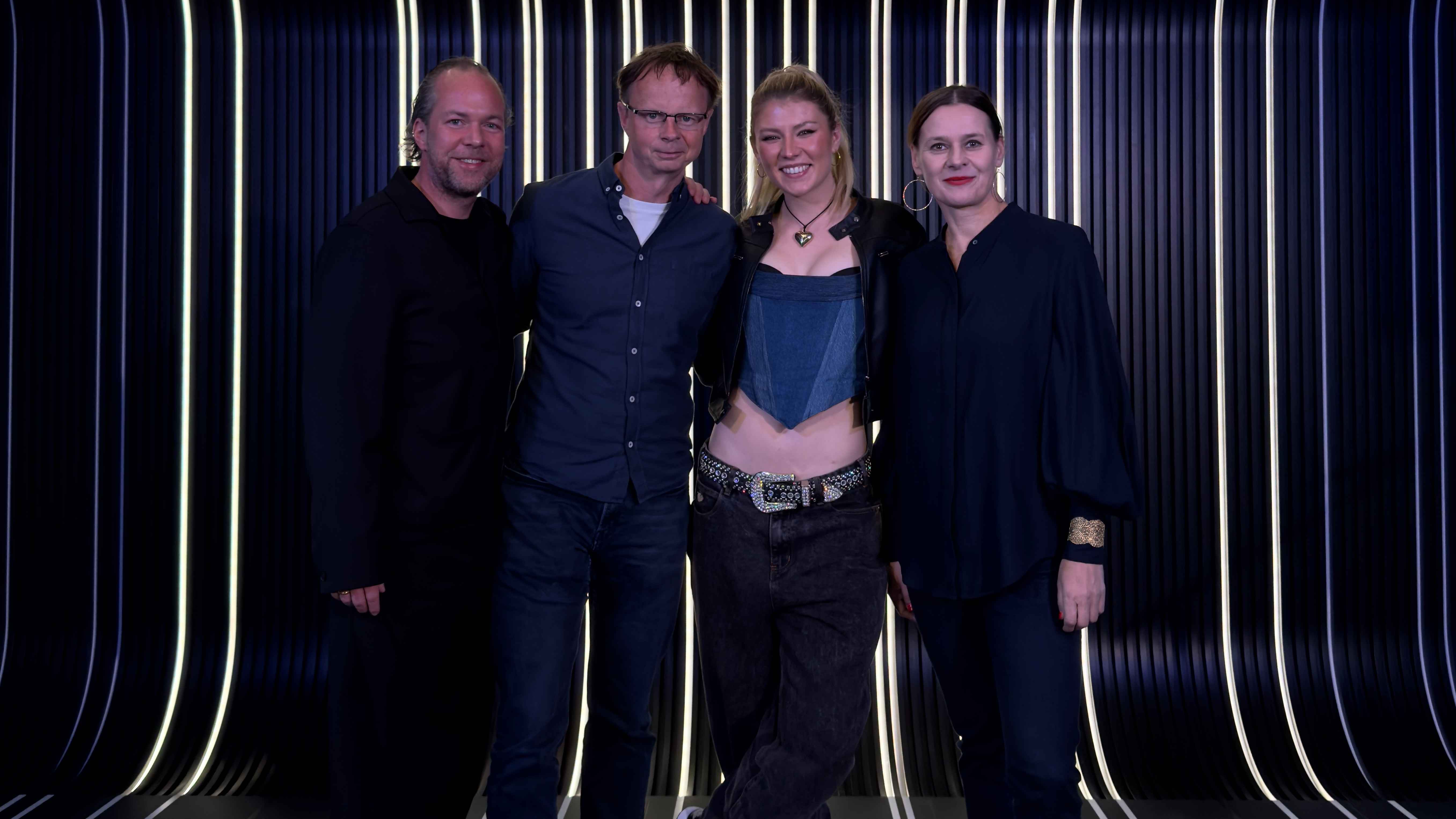 Feierten zusammen Dashas ersten Deutschland-Besuch: Fabian Drebes (Co-President Warner Music), Simon Robson (President International Recorded Music Warner Music Group), Dasha und Doreen Sc...